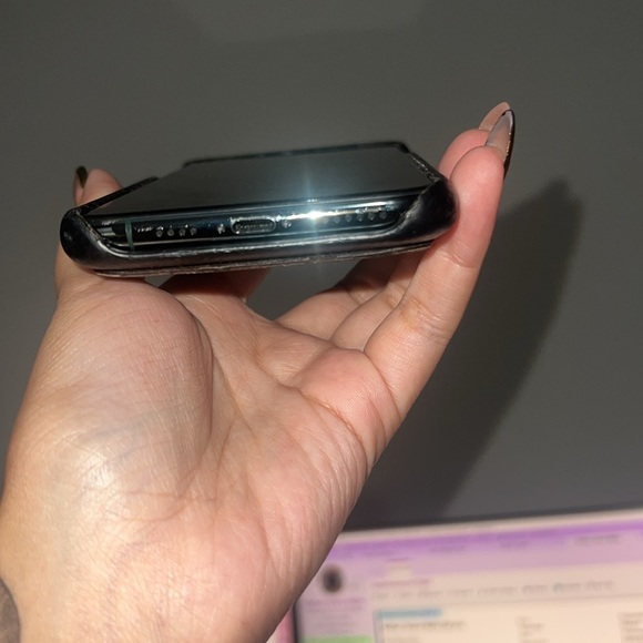 Louis Vuitton iPhone 11 Pro Max - Picture 3 of 5